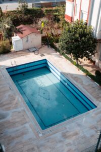 an empty swimming pool in a residential area